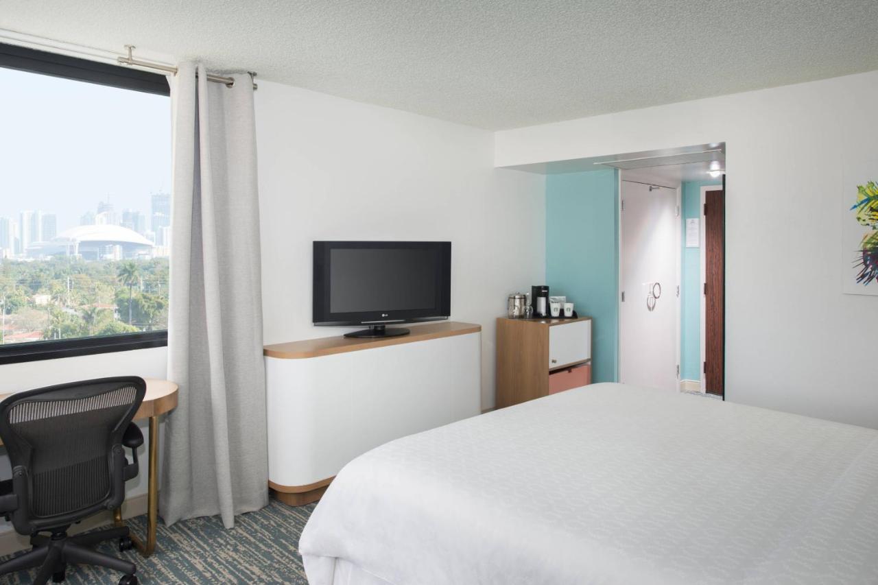 เชอราตัน ไมอามีแอร์พอร์ต โฮเต็ล แอนด์ เอ็กเซกคิวทีฟ มีตติ้ง เซ็นเตอร์ Hotel ภายนอก รูปภาพ